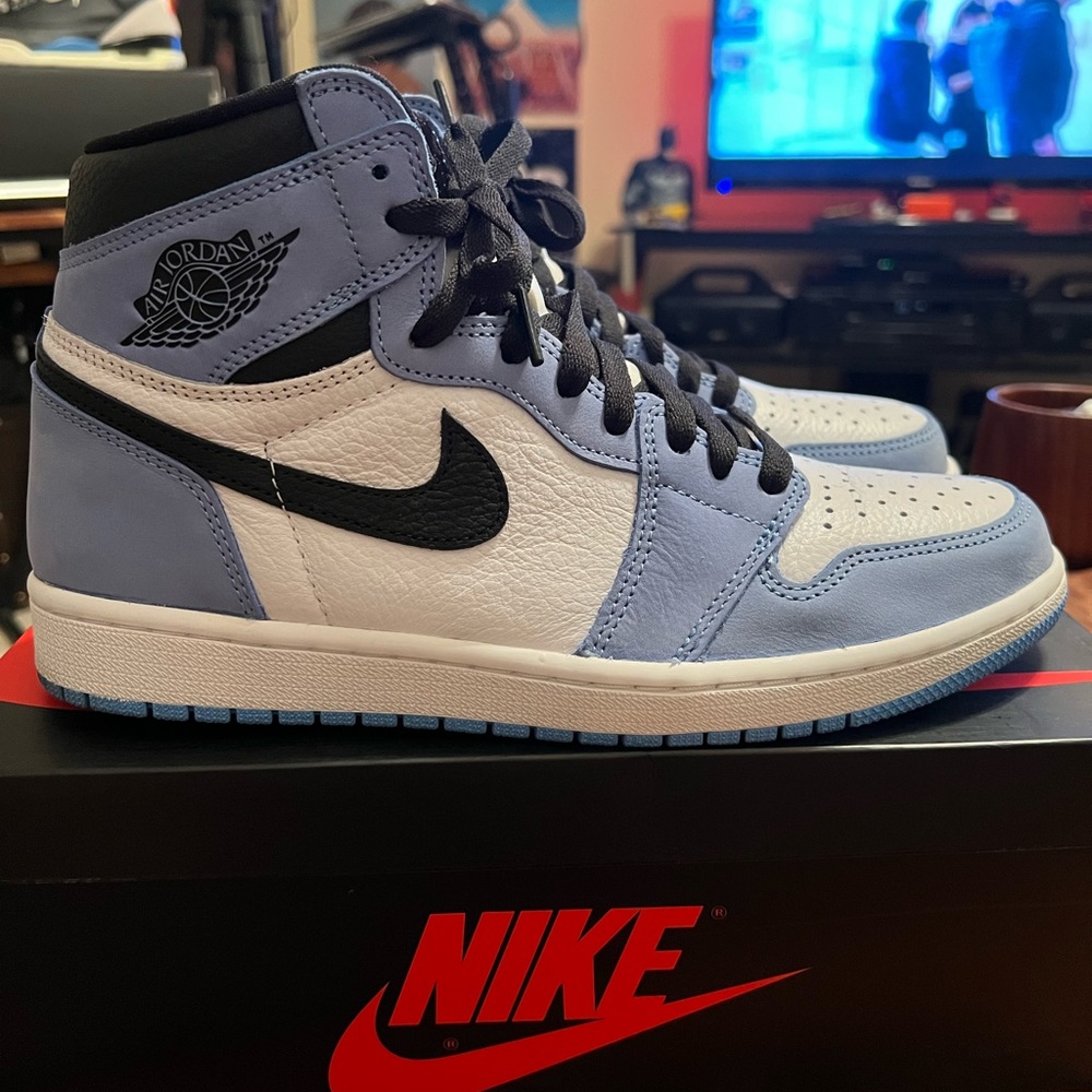 Jordan 1 Retro High OG University Blue (2021)
Worn 3x